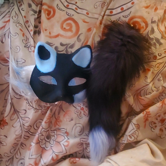 Tail and mask ❤️ - Picture 1 of 3